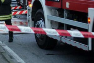 Milano, autista muore travolto dal suo furgone