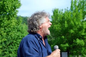 Beppe Grillo: lotta al Rdc è “ Guerra ingiustificata”