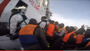 Nave “Diciotti” salva in mare 680 persone