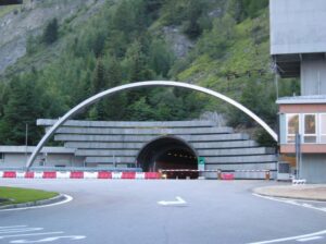 Monte Bianco: il traforo rimarrà chiuso per nove settimane