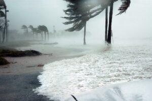 Messico, l’uragano Lidia raggiunge la costa