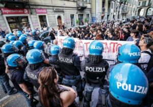 Torino: carica della polizia contro studenti ordinata dal dirigente