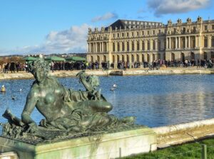 Versailles, fumo dal castello: reggia evacuata