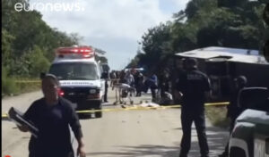 Autobus si ribalta in Messico, passeggeri morti e feriti
