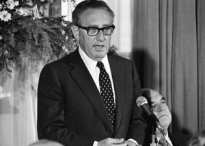 Putin: “Kissinger uomo di Stato saggio e lungimirante”