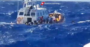 Libia, morti in mare 61 migranti per naufragio
