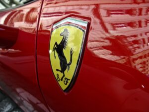 Ferrari spiega le vele: al timone Giovanni Soldini