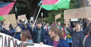 Mille studenti manifestano davanti la sede della RAI a Roma