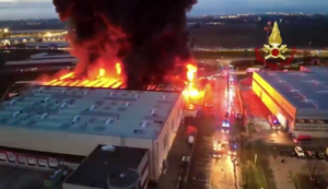 Truccazzano (Milano), incendio in un’azienda di materiale plastico