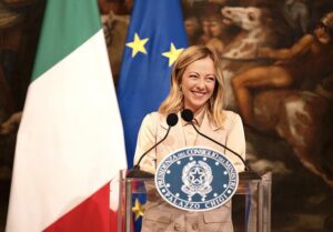 Stati generali Italia a Bruxelles, Meloni vede Macron: i temi