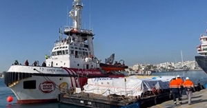 Salpata da Cipro prima nave ong con aiuti diretta a Gaza
