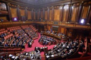 Diffamazione, Fratelli d’Italia chiede carcere per giornalisti: stupore di Lega e Forza Italia