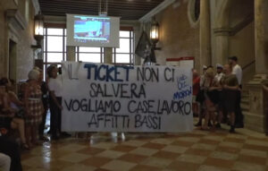 Primo ticket  per Venezia, sale la protesta dei cittadini