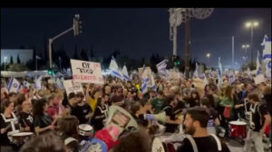 Israele, migliaia in piazza per rilascio ostaggi e per voto anticipato