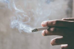 Fumo: per il 74% degli europei i divieti non frenano il consumo