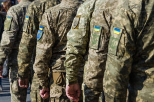 Ucraina, esercito in massima allerta. Zelensky:”Rischiamo il crollo”