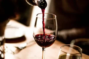 ‘Il vino nuoce alla salute’, Lollobrigida: “Pronti a contestare etichette allarmistiche Belgio”
