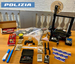 Roma: arrestato ventenne, aveva una pistola fabbricata con stampante 3D