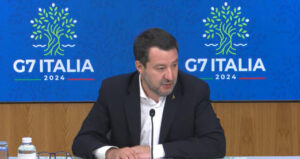 Salvini: “Assolutismo? Siamo in democrazia, il popolo vota e vince”