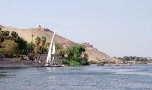 Minibus cade da un battello fluviale nel Nilo: almeno 10 morti