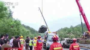Cina, almeno 36 le vittime del crollo autostradale