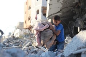 A Rafah 600mila bambini rischiano la vita: Save the children lancia l’allarme