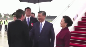 Francia, Xi Jinping è arrivato all’Eliseo