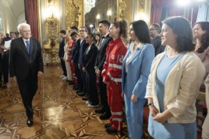 Mattarella consegna gli Attestati d’onore ai nuovi “Alfieri della Repubblica”