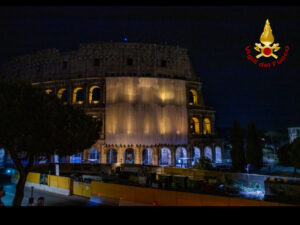 70 Vigili del Fuoco vestiranno il Colosseo col Tricolore