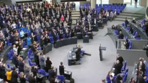 Zelensky al Bundestag, parlamentari di Afd e Bsw escono dall’Aula