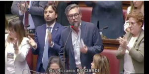 Duro attacco del M5S alla commemorazione di Berlusconi