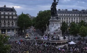 La Francia attende con ansia l’esito del “secondo turno”