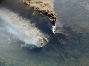 Ingv,eruzione Etna e Stromboli sono collegati?