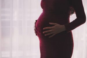 Disegno di legge per reato universale di maternità surrogata