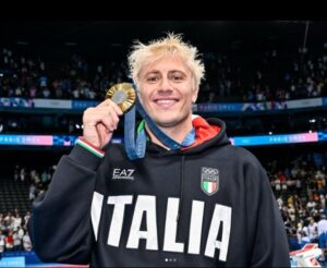 Parigi 24, Martinenghi oro 100 rana: primo trionfo Italia