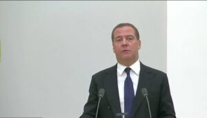 Medvedev: “la Russia deve conquistare Kiev”