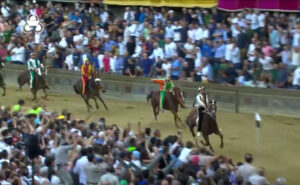 Siena, la Contrada della “Lupa” vince il Palio della Madonna Assunta