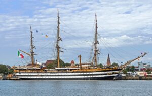 Tour mondiale “Vespucci”, bagno di folla anche oer la tappa a Tokyo