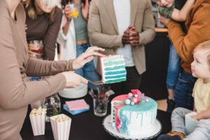 Gender reveal sui social, la psicoterapeuta: “Nascita non è show”