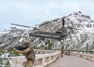 Stella Alpina 2024: l’Esercito si addestra impiegando le più moderne tecnologie militari emergenti