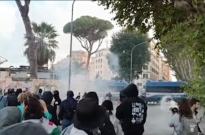 Attacco alle FF.OO. da parte dei manifestanti pro Palestina